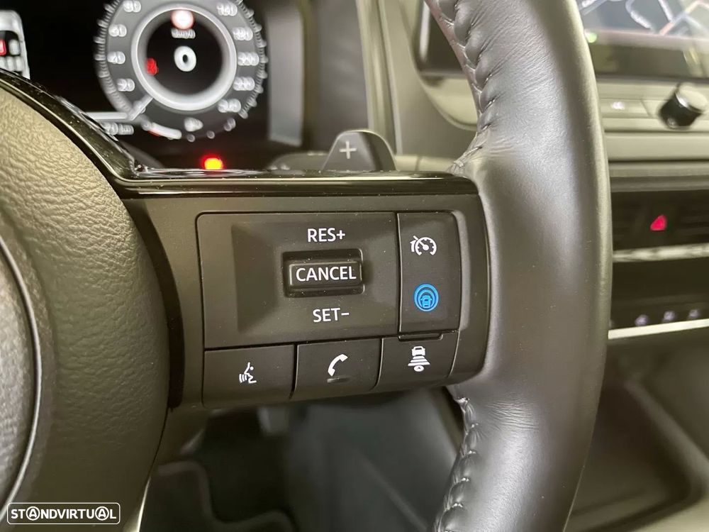 Nissan Qashqai 1.3 DIG-T N-Connecta LED Xtronic - 25