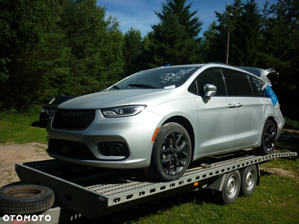 Chrysler Pacifica - 1