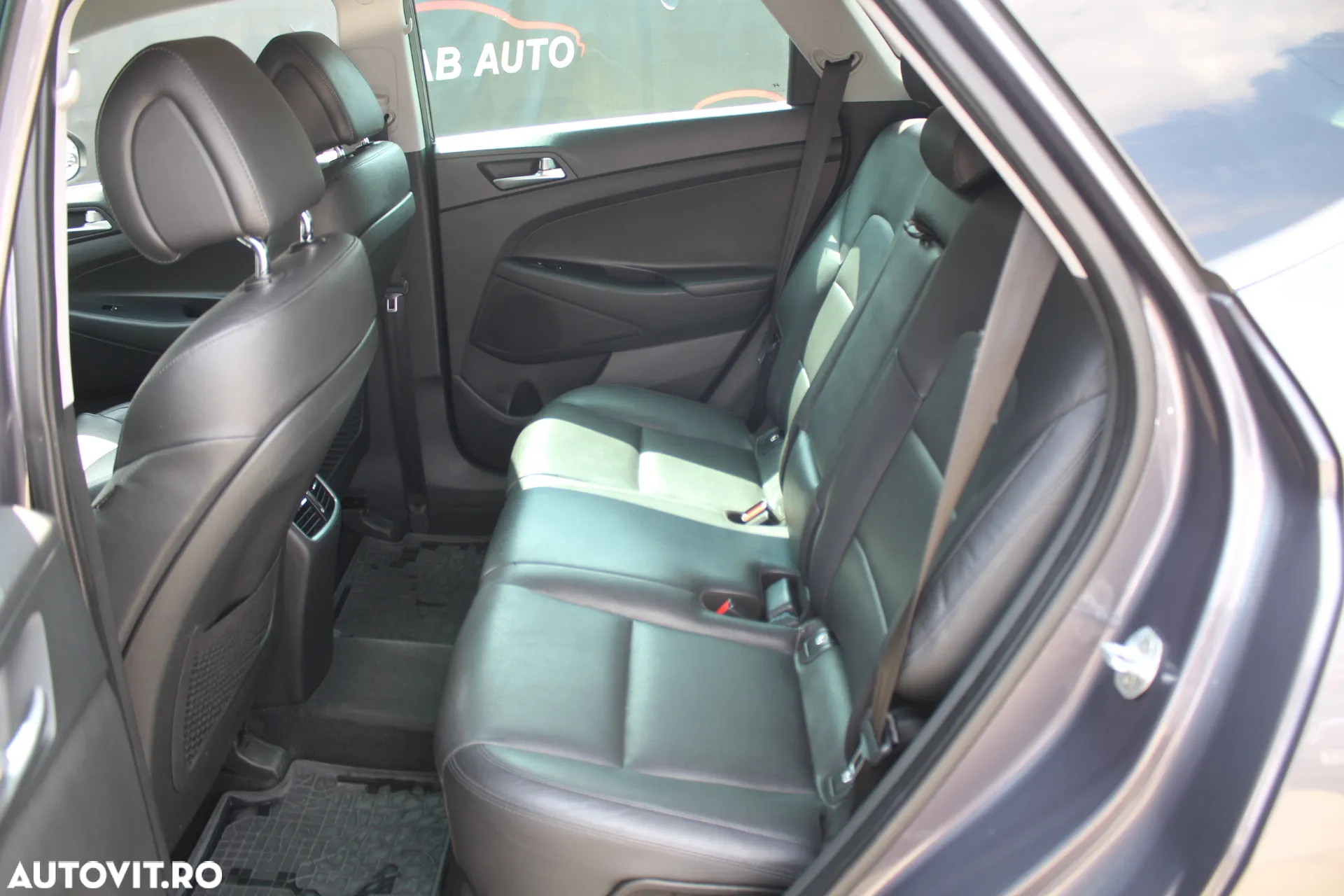 Hyundai Tucson 2.0 CRDI 4WD 8AT Luxury - 13