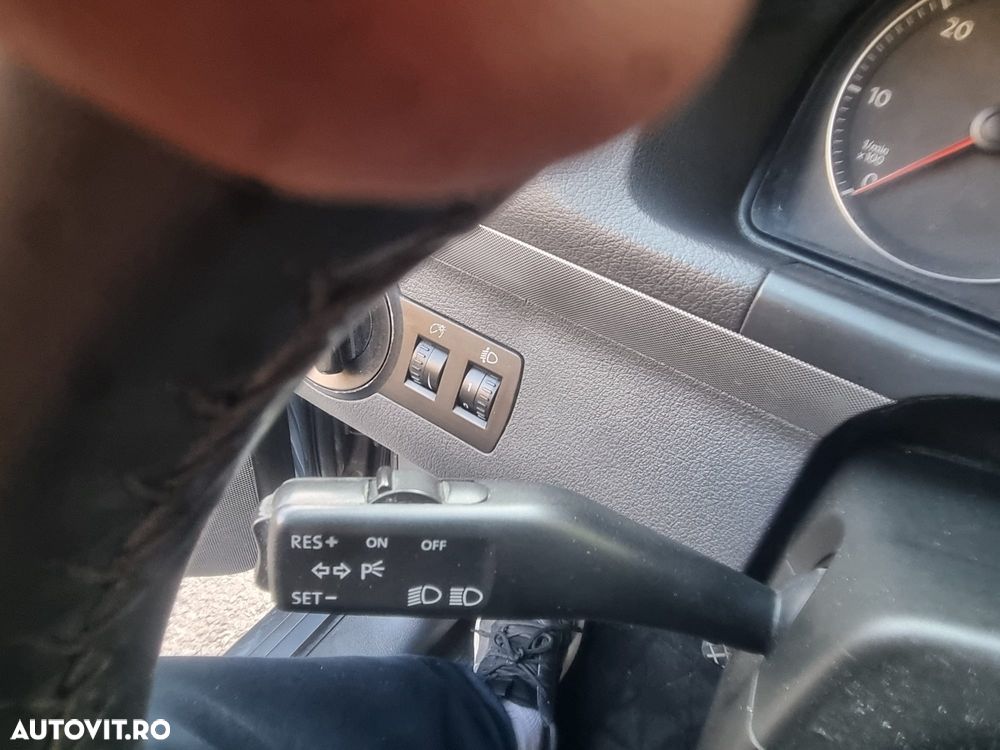 Volkswagen Touran 2.0 TDI DPF Highline - 8