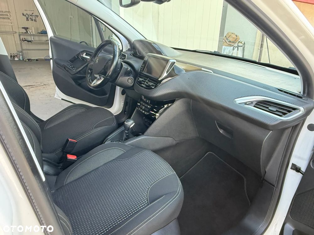Peugeot 208 PureTech 110 Stop & Start EAT6 Allure - 6