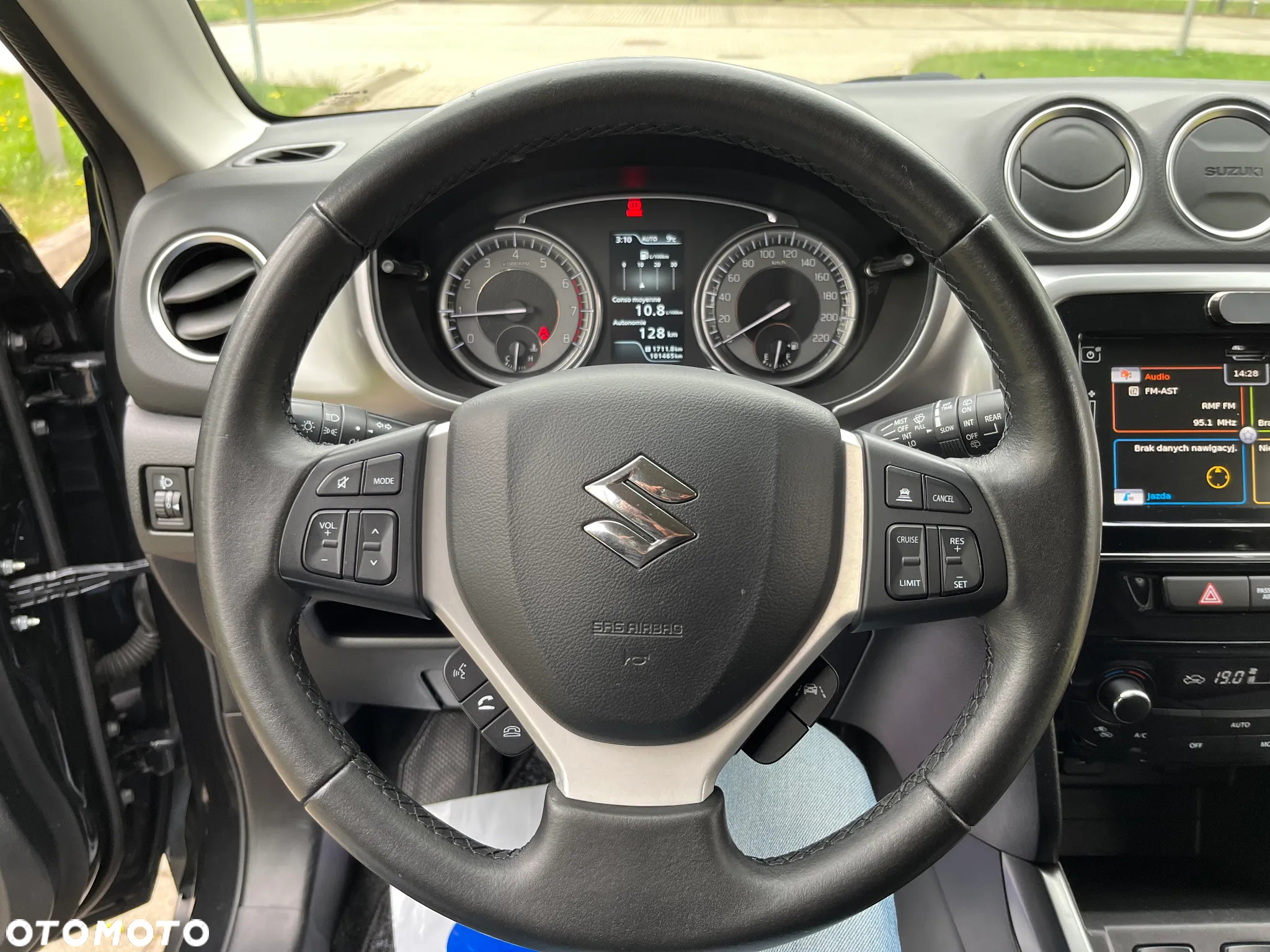 Suzuki Vitara 1.0 Boosterjet Premium 4WD - 30