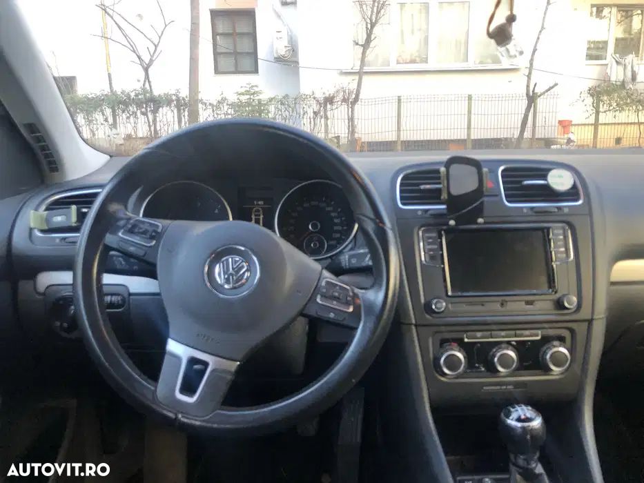 Volkswagen Golf - 6