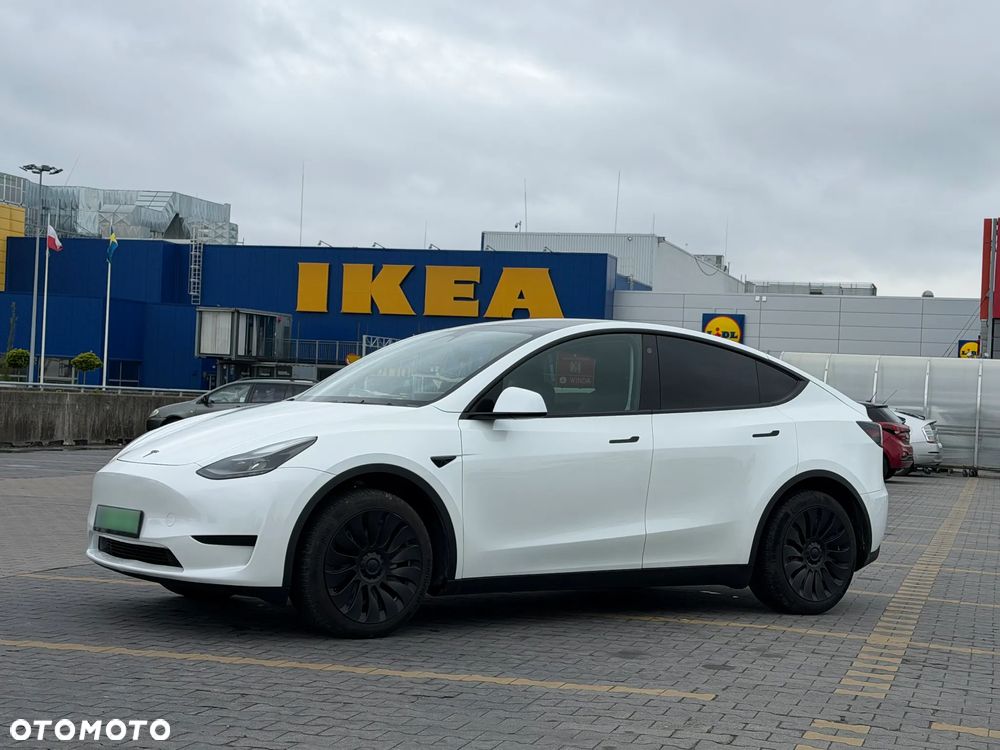 Tesla Model Y - 2