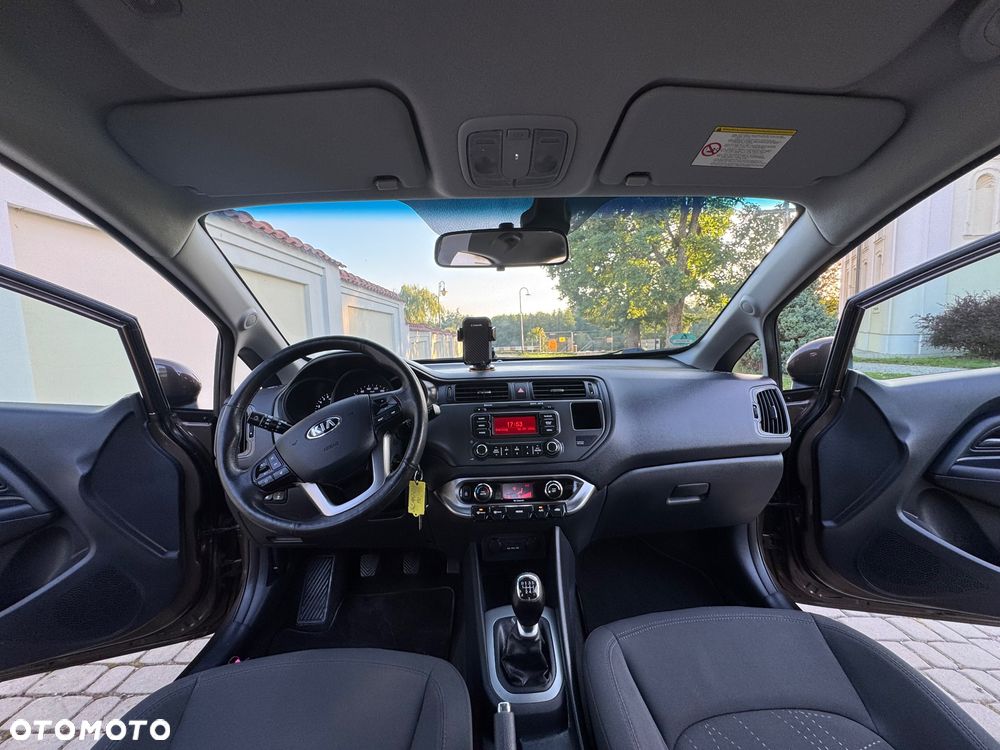 Kia Rio - 15