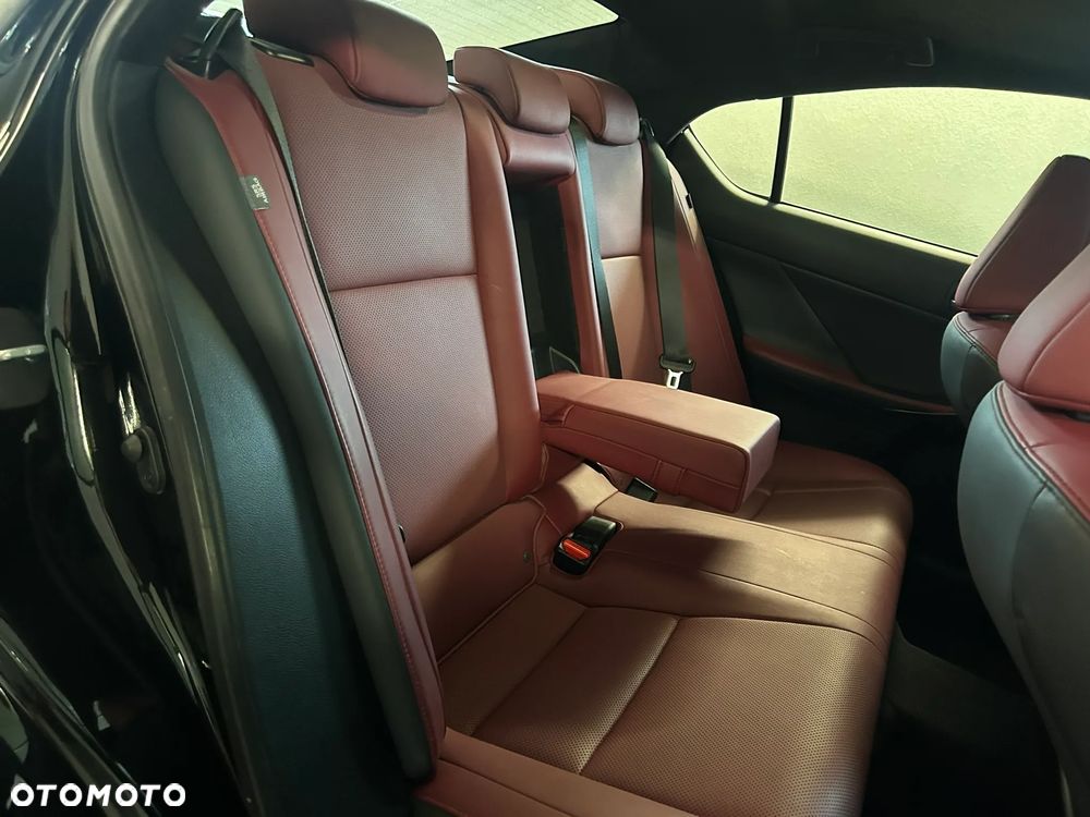 Lexus IS - 24