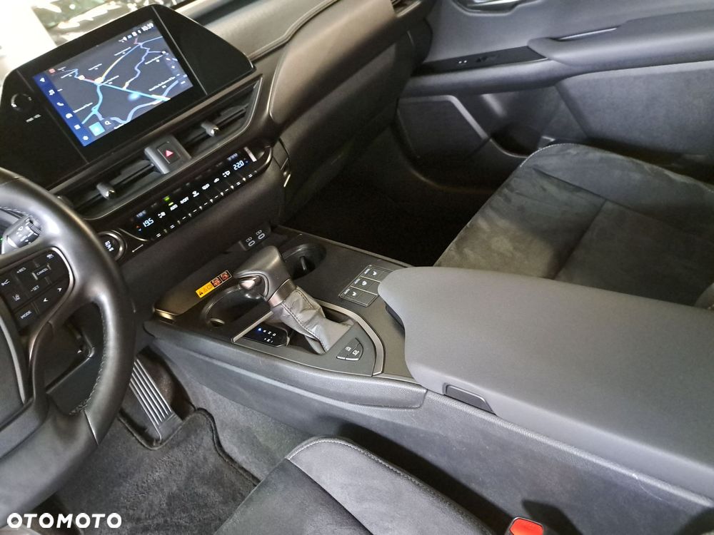 Lexus UX - 27