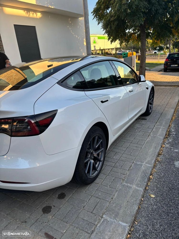 Tesla Model 3 - 4