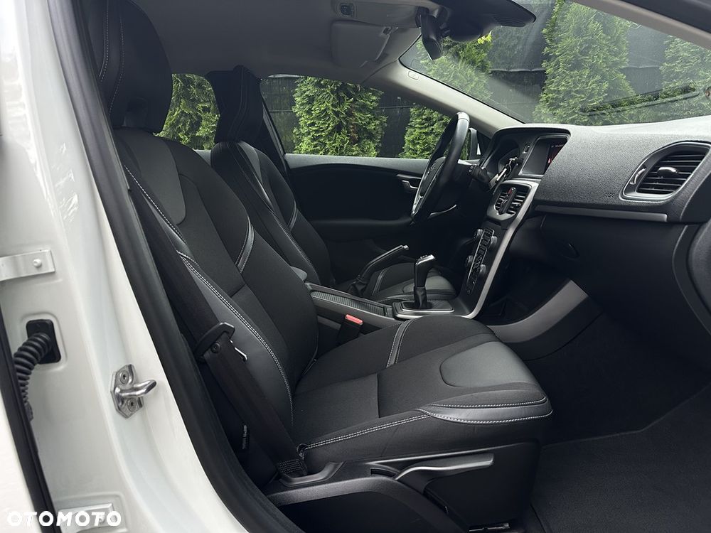 Volvo V40 D2 Momentum - 24