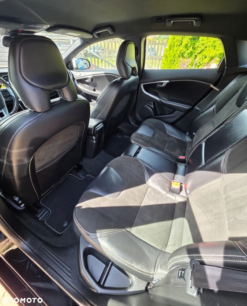 Volvo V40 D2 Drive-E R-Design Momentum - 9