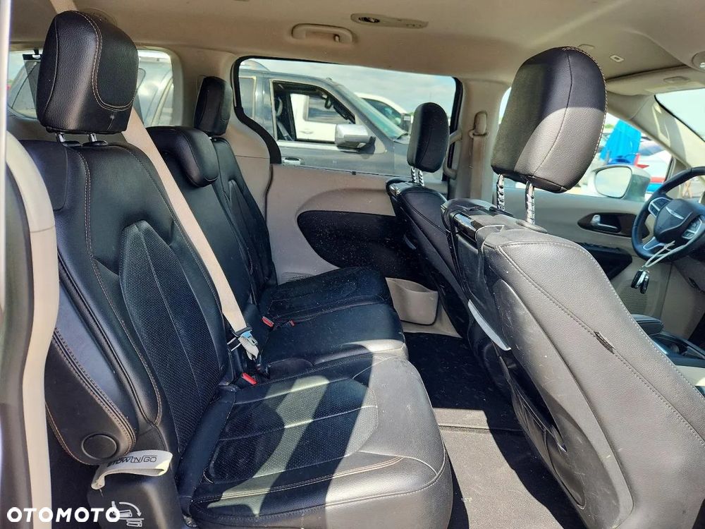 Chrysler Pacifica - 10