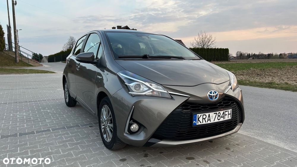 Toyota Yaris Hybrid 100 Business Edition - 15