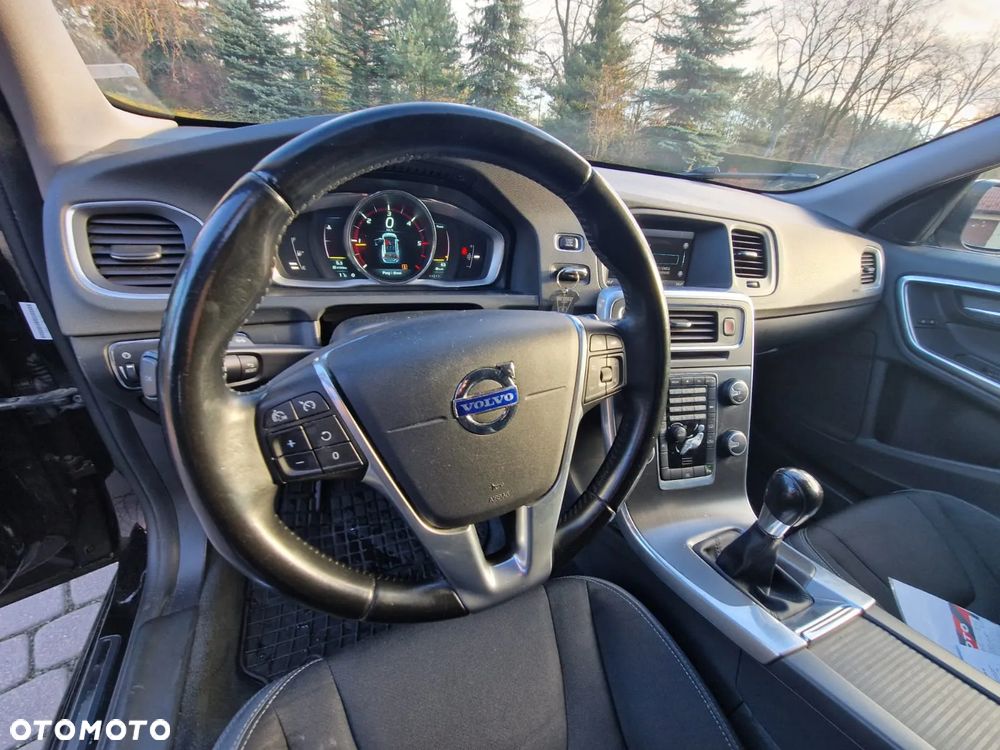 Volvo V60 D2 Momentum - 28