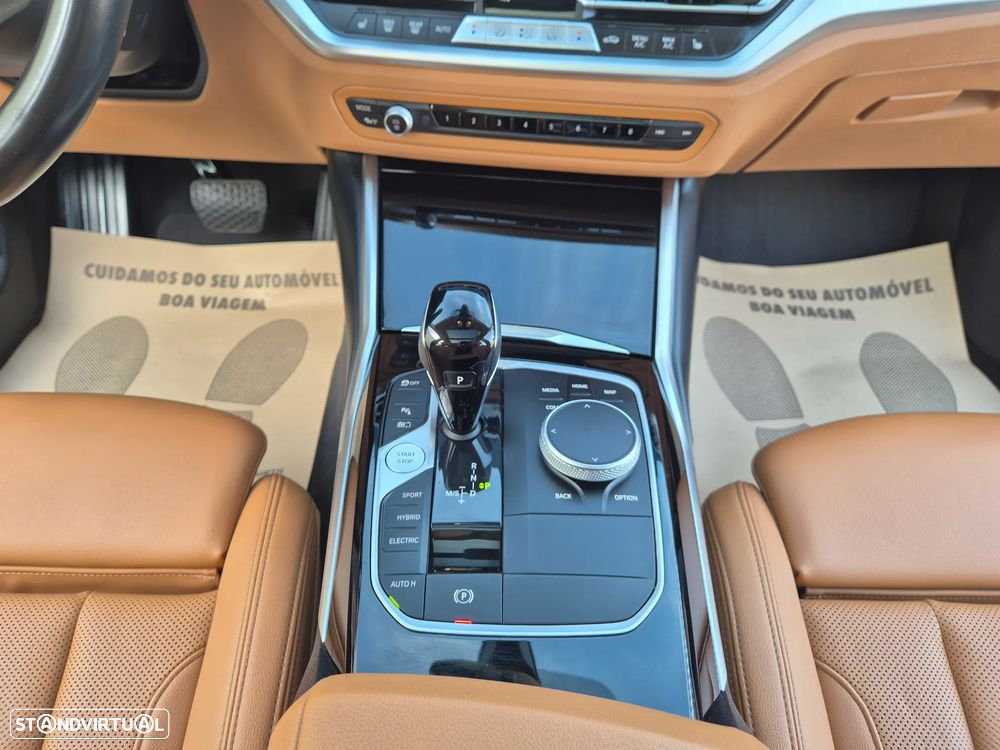 BMW 320 e Touring Line Luxury Auto - 39