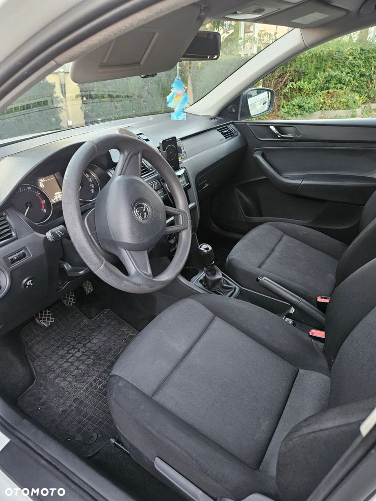 Skoda RAPID 1.2 TSI Active - 10