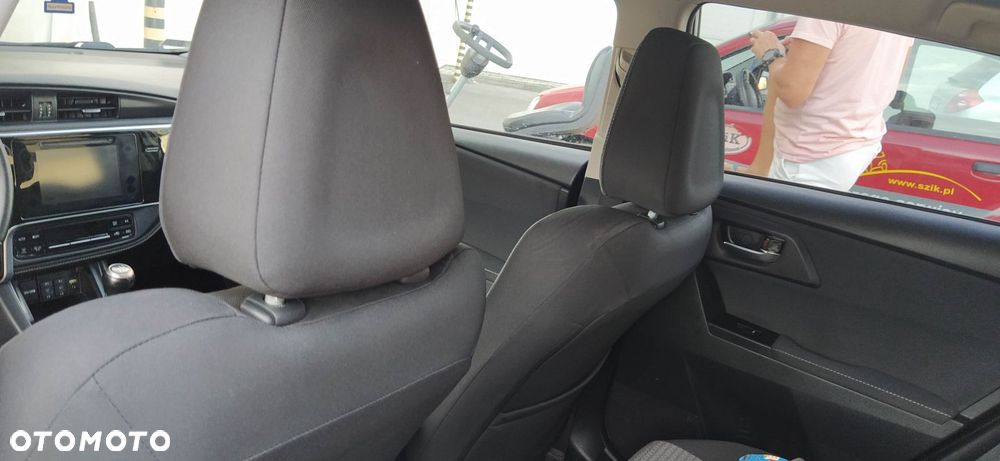 Toyota Auris 1.6 Selection - 10