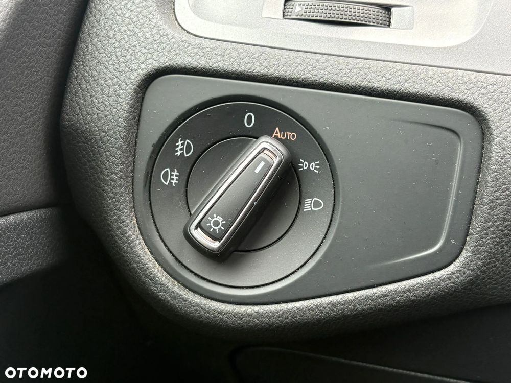 Volkswagen Golf 2.0 TDI DSG Sound - 24