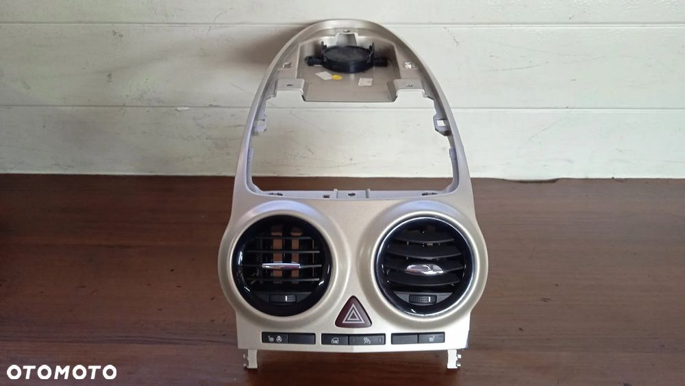 Kratki nawiewu panel środkowy awaryjne podgrzewanie foteli i kierownicy Opel Corsa D 13250807 13204956 - 1