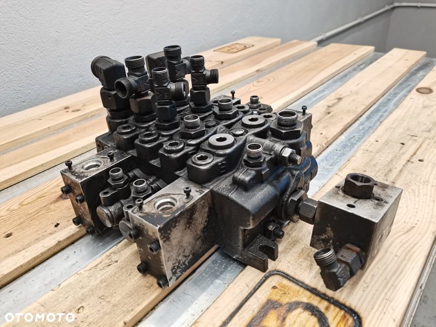 Rozdzielacz hydrauliczny Wacker Neuson WL 38 - 6
