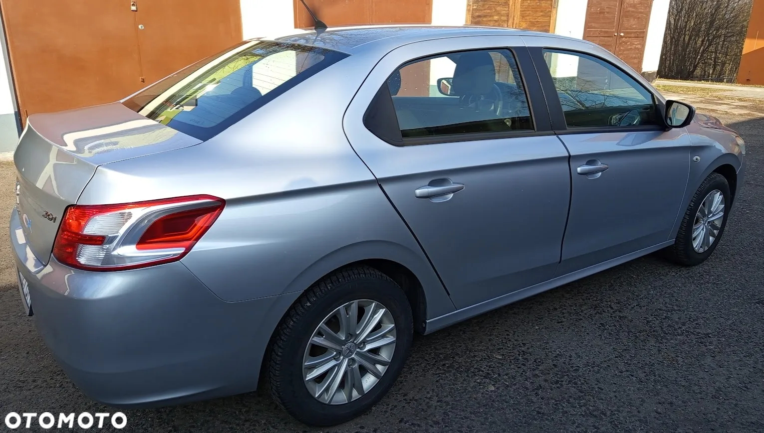 Peugeot 301 1.2 VTi/Pure Tech Active - 2