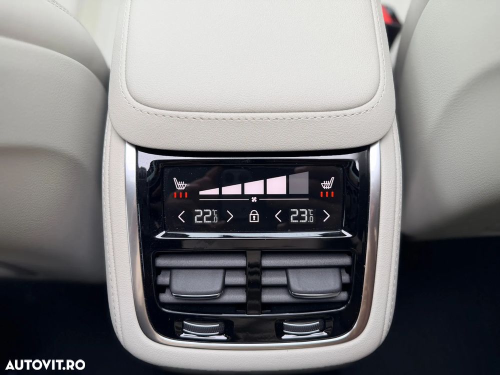 Volvo XC 90 T8 AWD PHEV Ultra Dark - 16