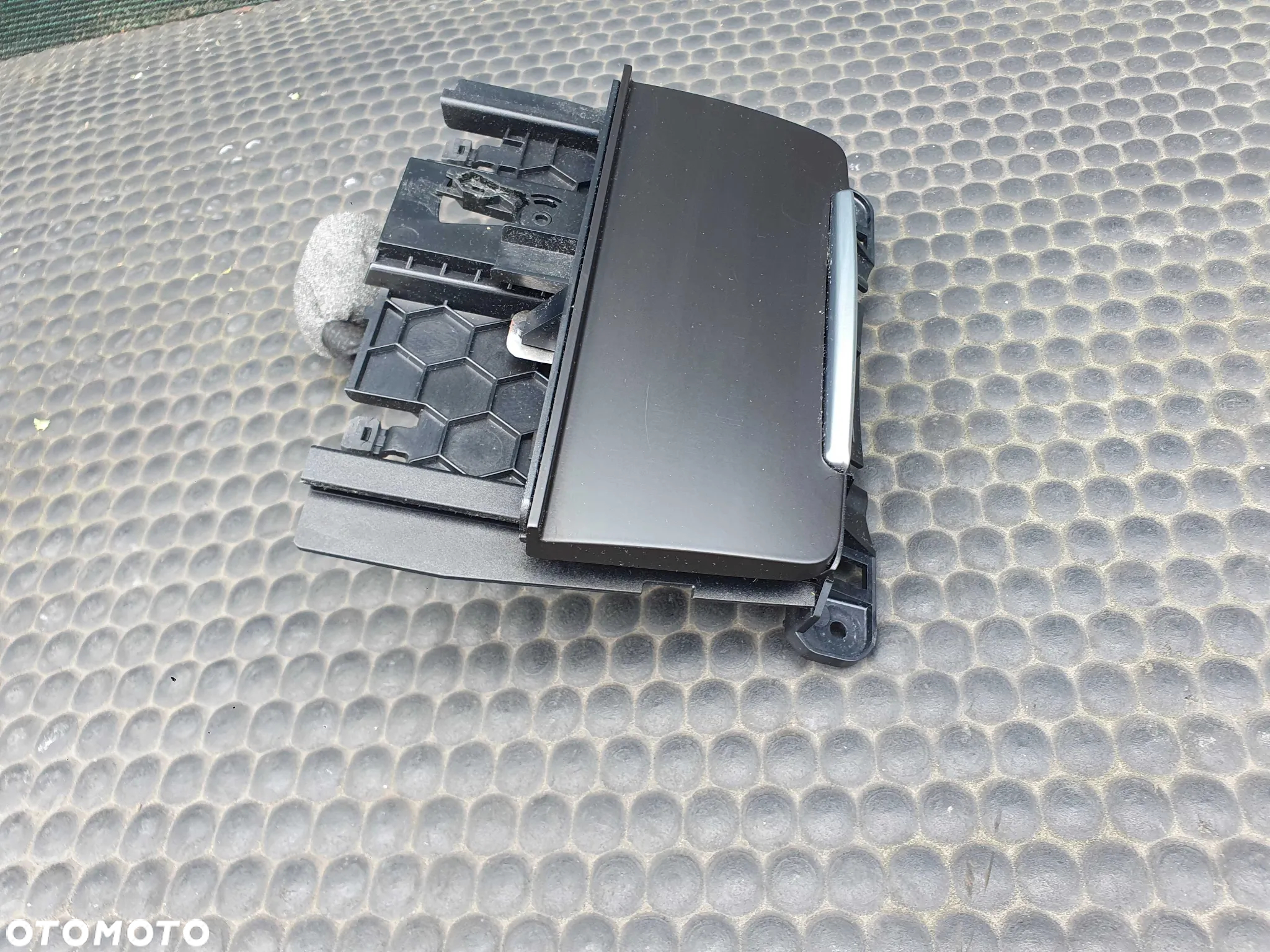 Popielniczka 8K0857951 Klapka Zapalniczka Wklad Czarna Audi A4 B8 A5 Q5 - 8