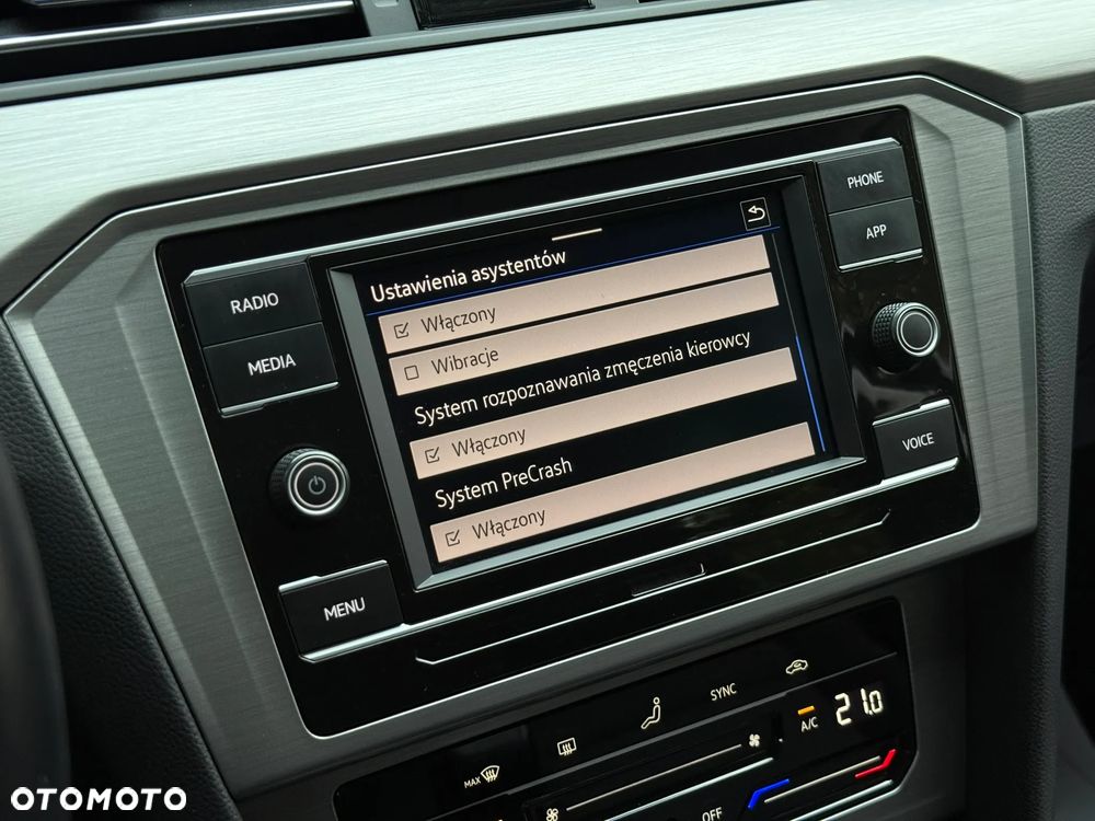 Volkswagen Passat - 21