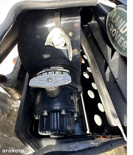 Land Rover Defender - 41