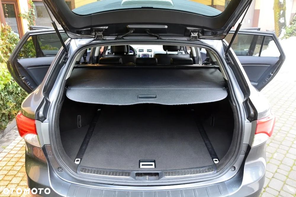 Toyota Avensis Touring Sports 1.8 Business Edition - 13