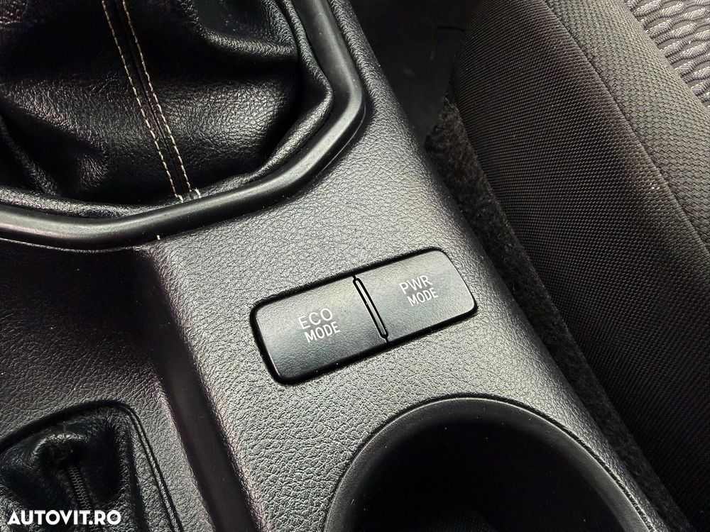 Toyota Hilux 2.4D 150CP 4x4 Double Cab 6MT Comfort - 25