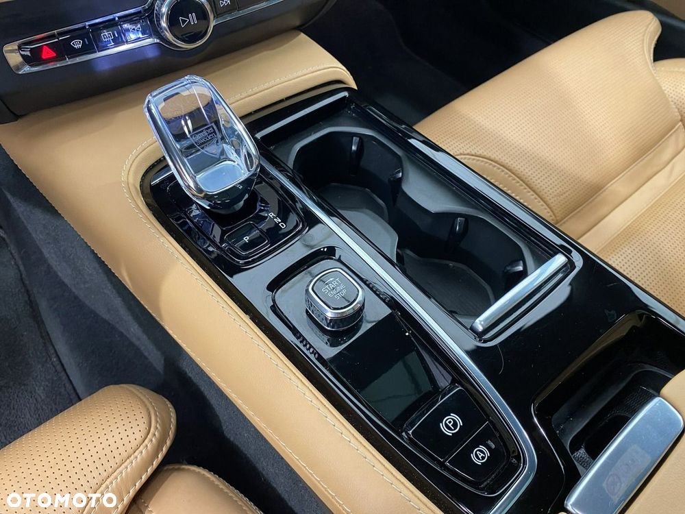 Volvo V90 T8 Recharge AWD Ultimate Dark - 19