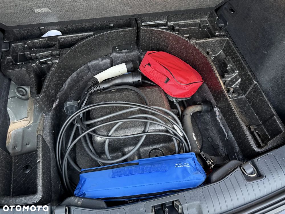 Ford Kuga 2.5 Duratec PHEV TITANIUM X - 36