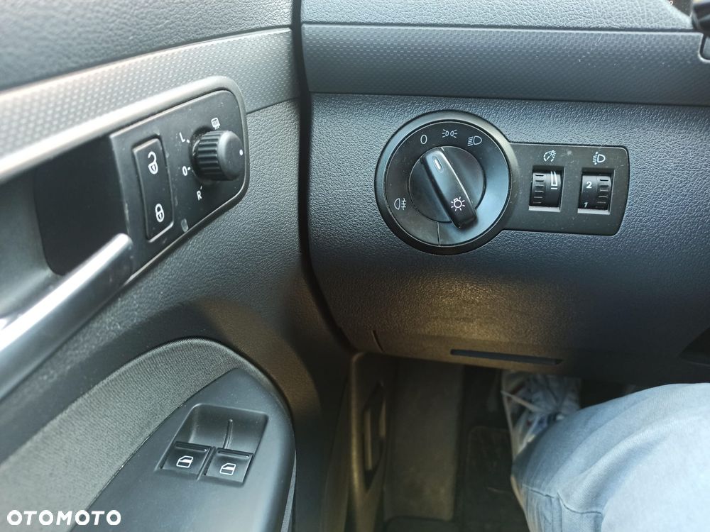 Volkswagen Caddy 1.2 (7-Si.) Edition 30 - 10