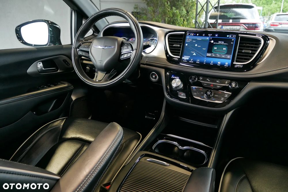 Chrysler Pacifica - 17