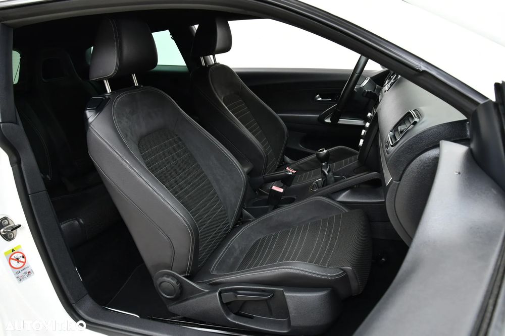 Volkswagen Scirocco 2.0 TDI - 11