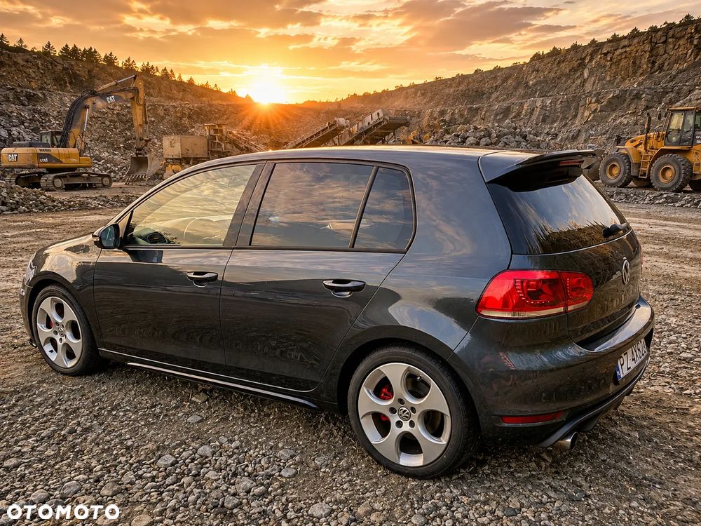 Volkswagen Golf 2.0 TSI GTI - 2