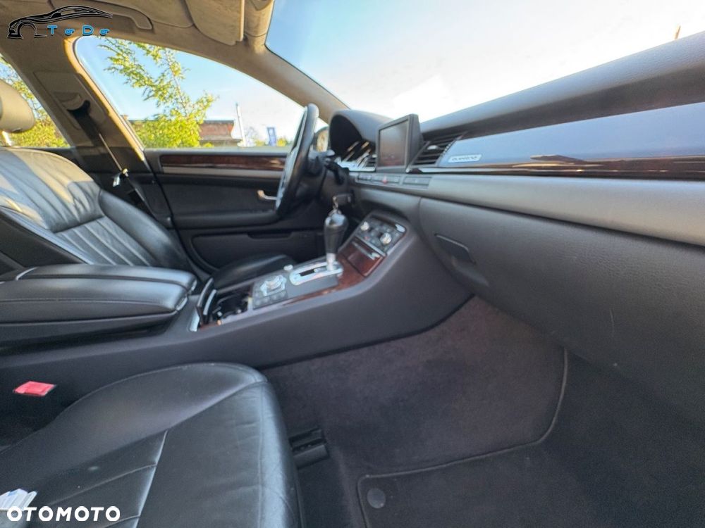 Audi A8 4.2 Quattro - 33