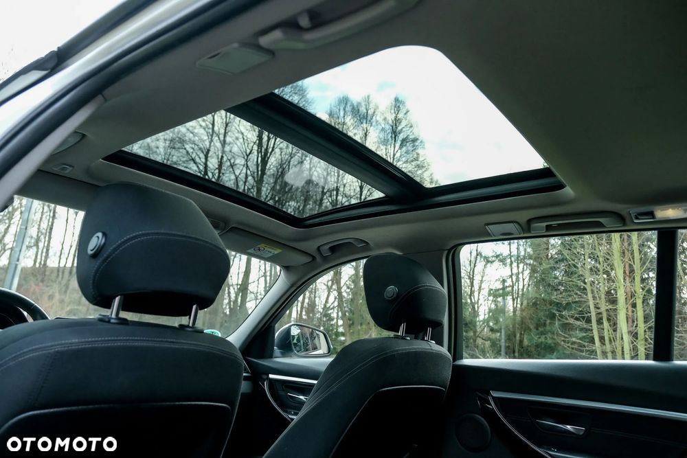 BMW Seria 3 320d Sport Line - 29