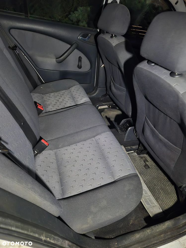 Skoda Octavia 1.6 Tour - 12