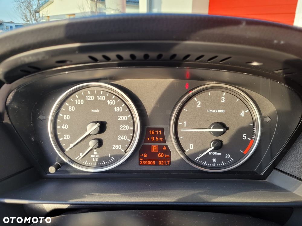 BMW Seria 5 520d - 38