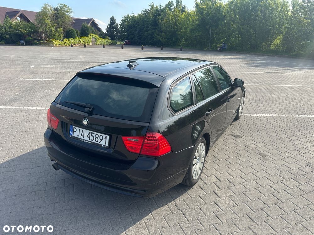 BMW Seria 3 320i - 5