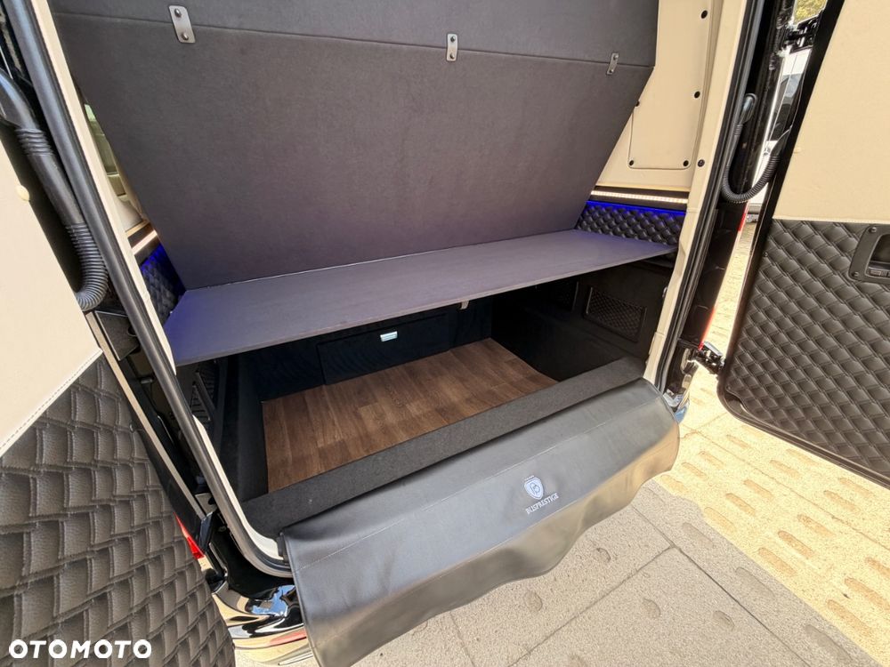 Mercedes-Benz Sprinter 519 - 11