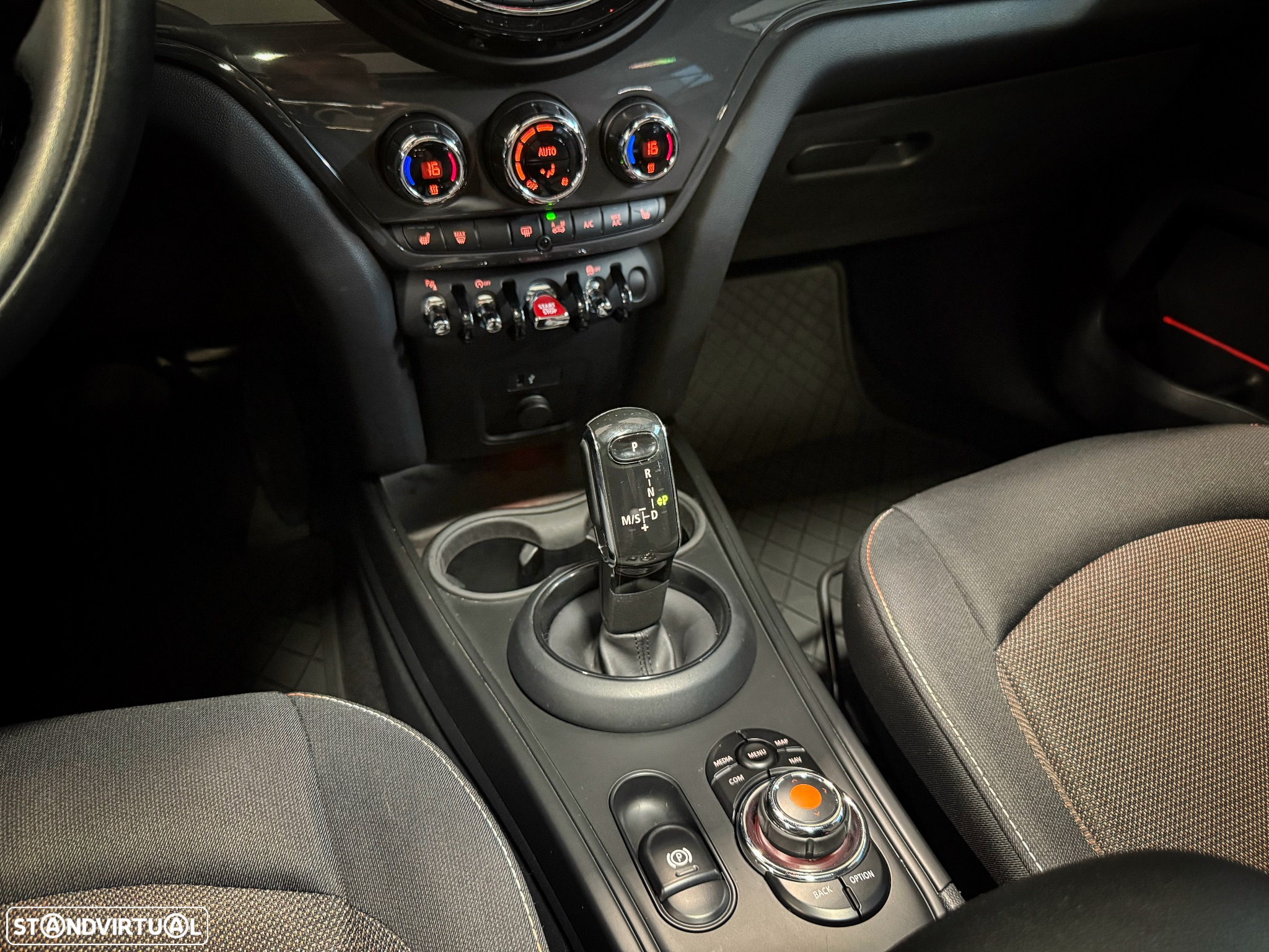 MINI Countryman One D Auto - 11