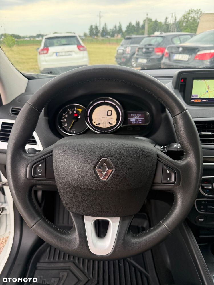 Renault Megane TCe 130 Night and Day - 17