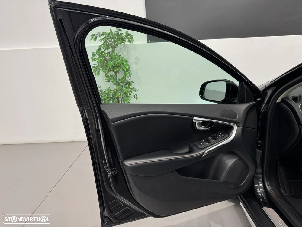 Volvo V40 Cross Country 2.0 D3 Volvo Ocean Race - 16