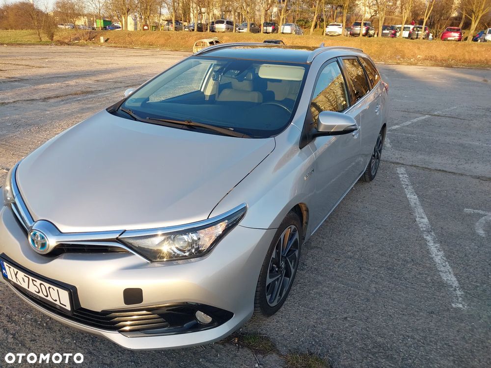 Toyota Auris 1.8 HSD Luna - 1