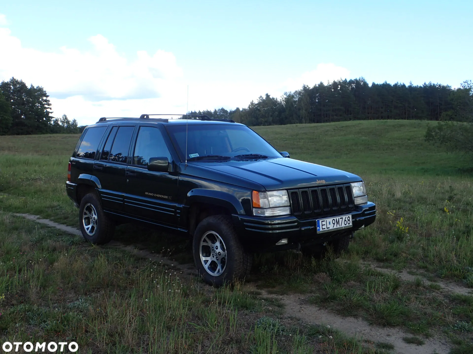 Jeep Grand Cherokee - 24