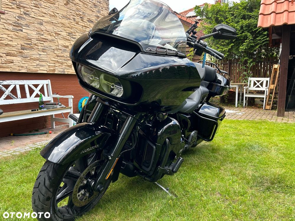 Harley-Davidson Touring Road Glide - 2