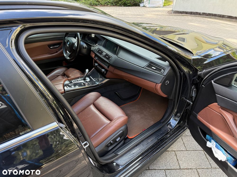 BMW Seria 5 525d - 15