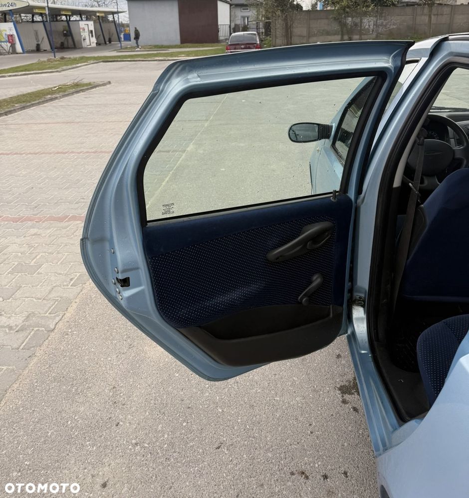 Fiat Punto 1.2 16V Active - 12